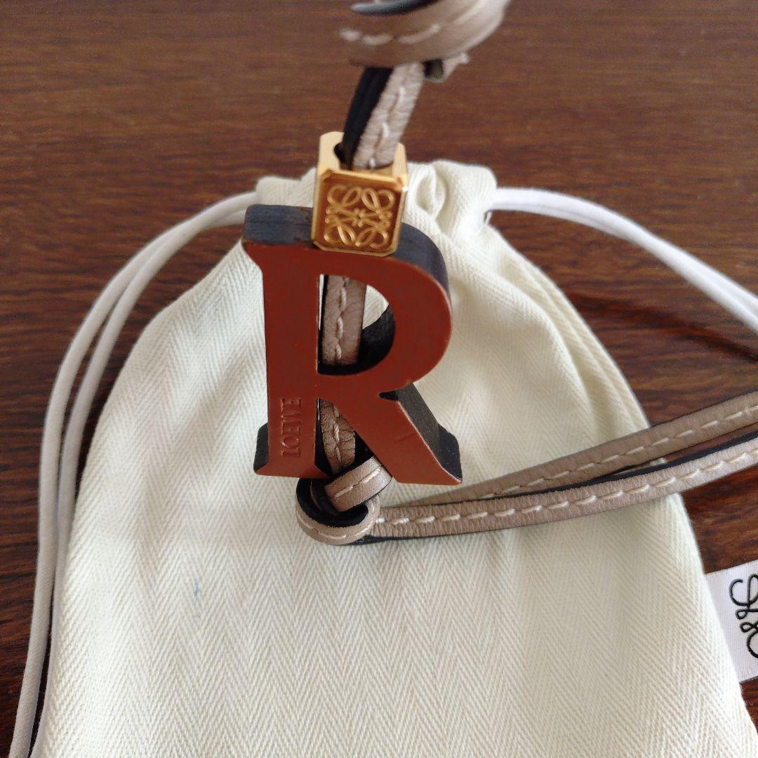 LOEWE　ロエベ　チャーム　イニシャル