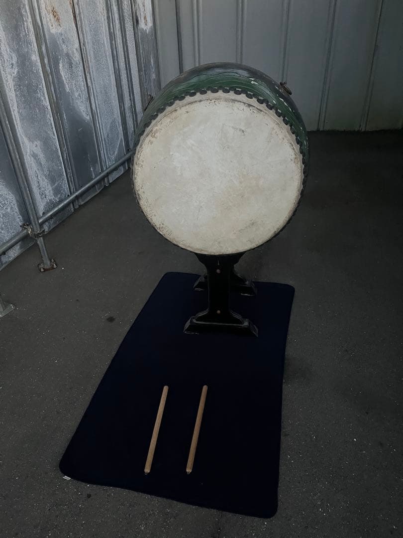 大太鼓　長胴太鼓　和太鼓　星と龍の彫刻　直径約６０cm