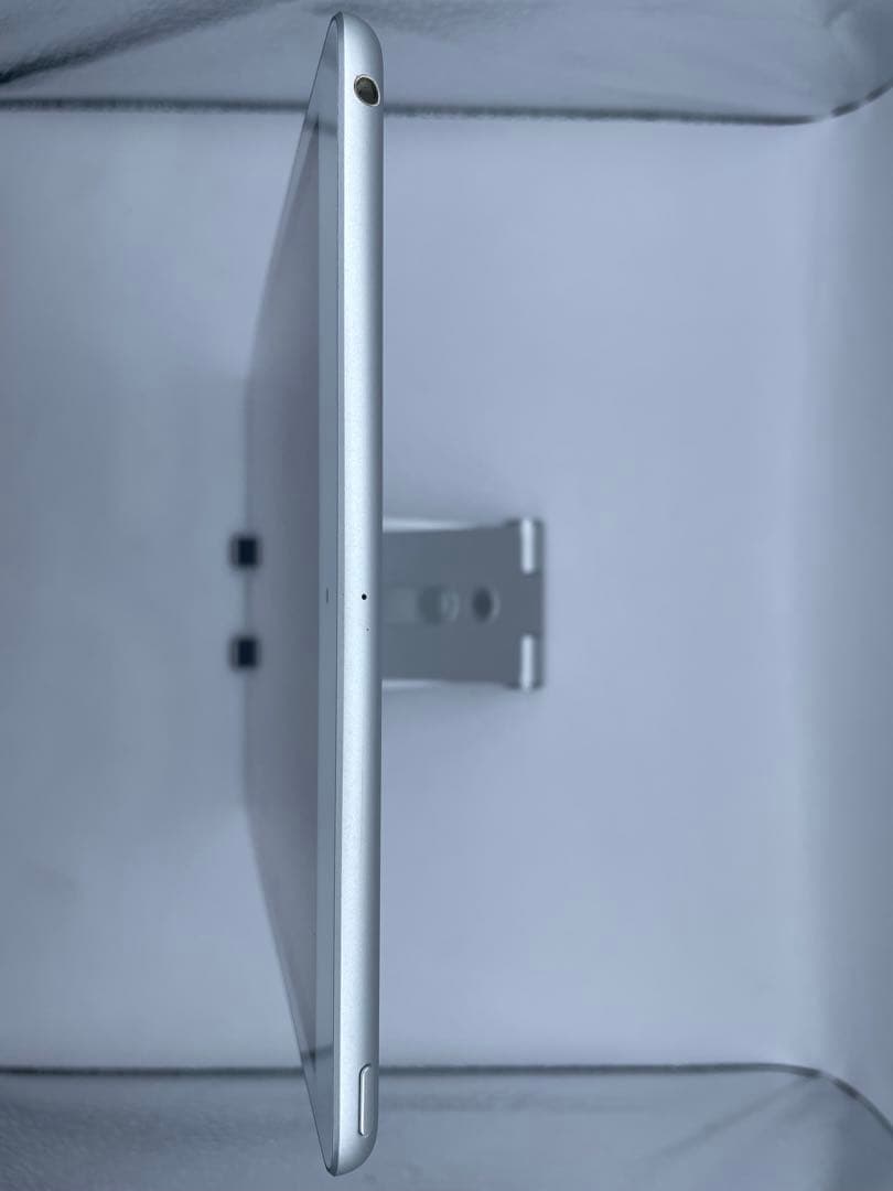 a*u様 iPad 7世代 32GB バッテリー90%