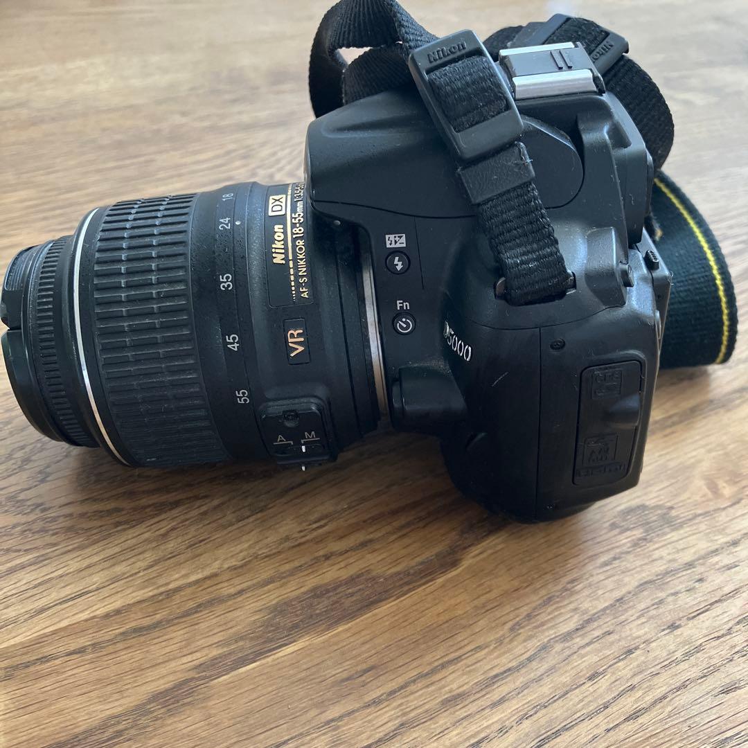 Nikon D5000 動画撮影・自撮り可 手振れ補正付