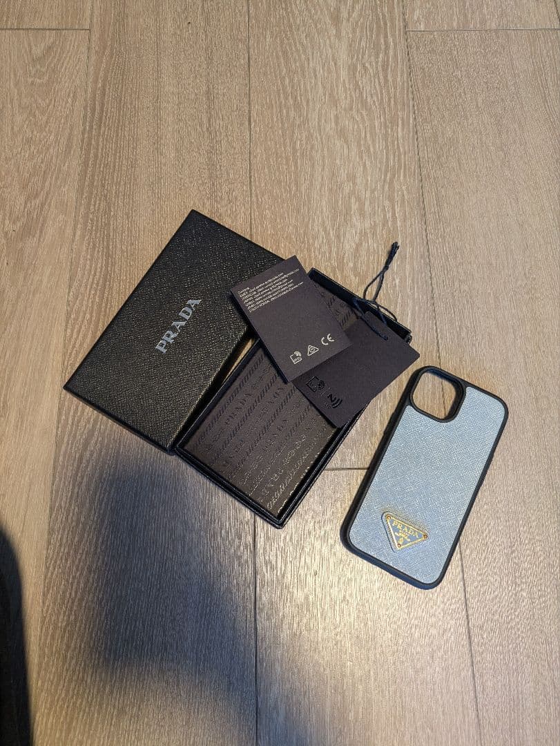PRADA iPhone15 ケース