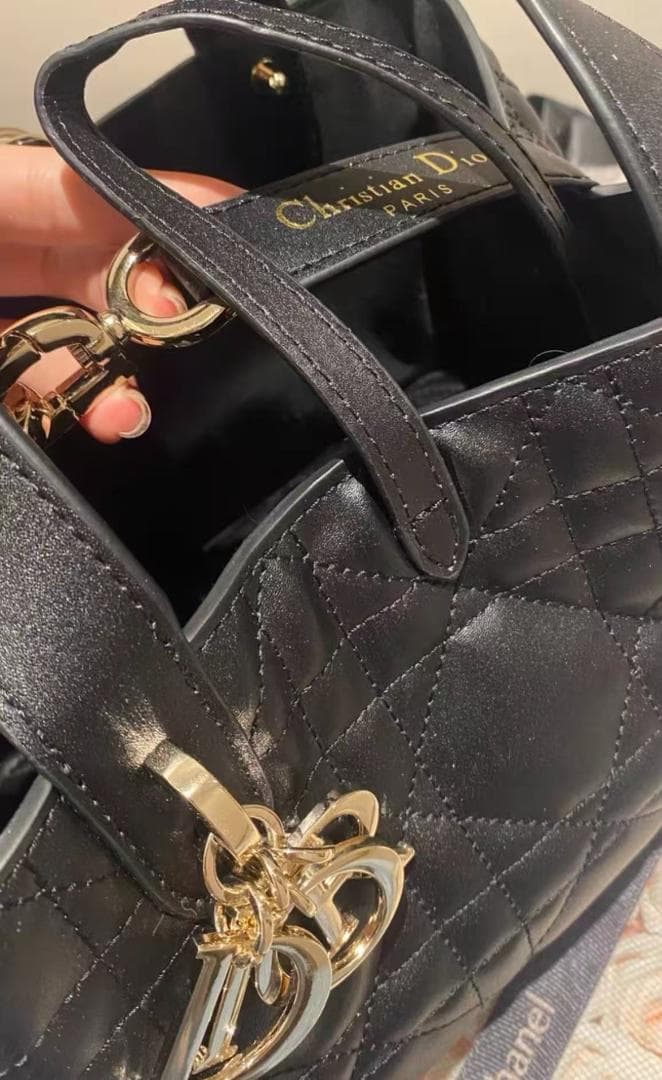 ブラックのキルティングデザイン ブラック ハンドバッグ