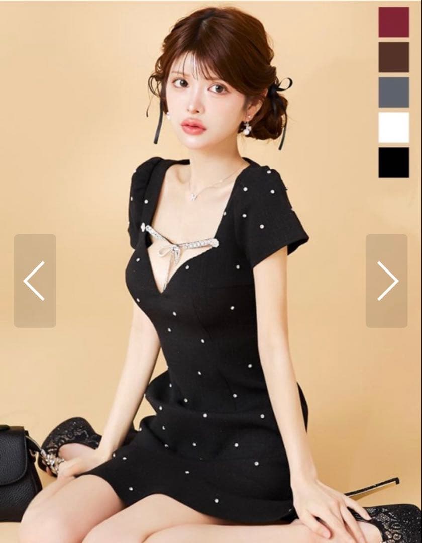 パール装飾付き黒ショートドレス