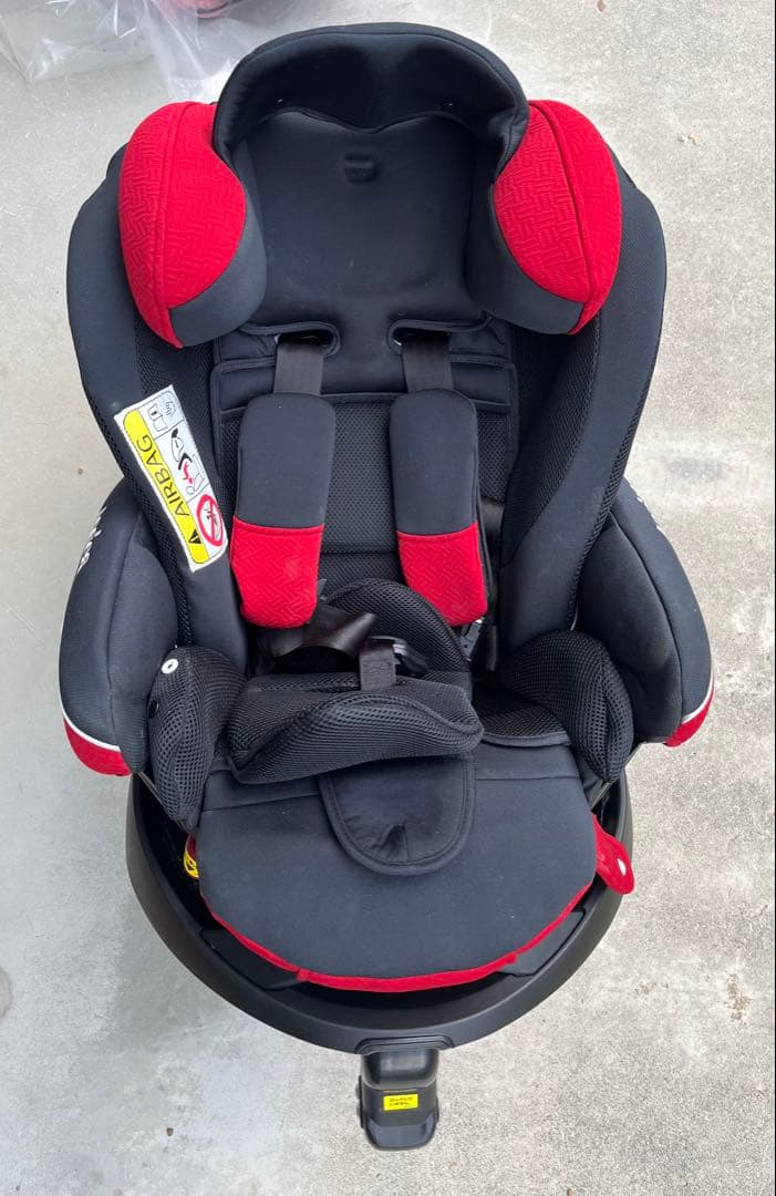 美品　Aprica チャイルドシート 赤黒