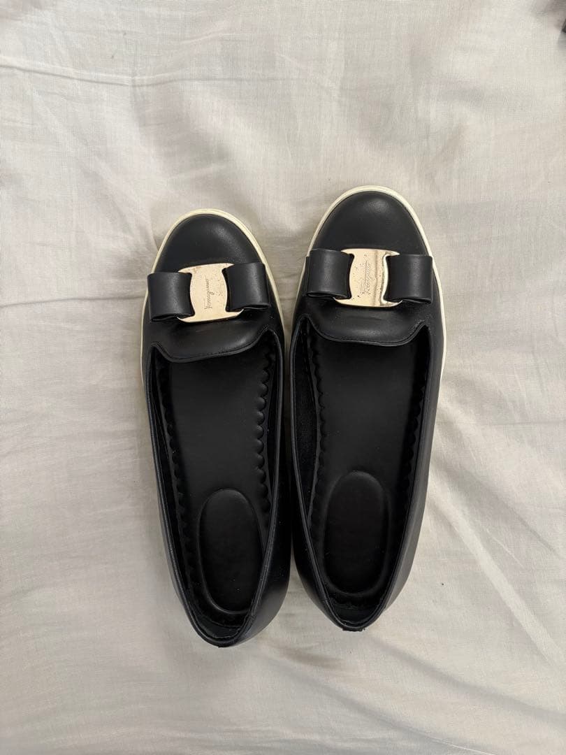 Salvatore Ferragamo ヴァラリボンレザースリッポン7D