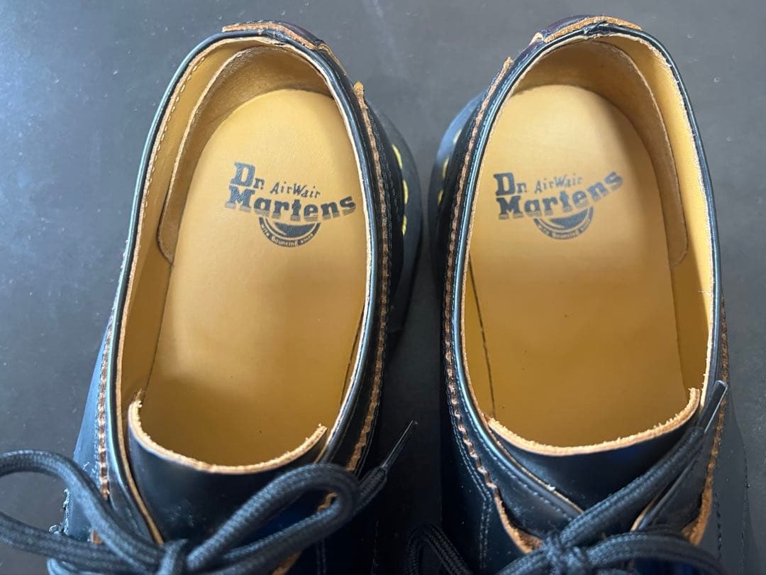 Dr. Martens ブラック イエローステッチ　タイシューズ