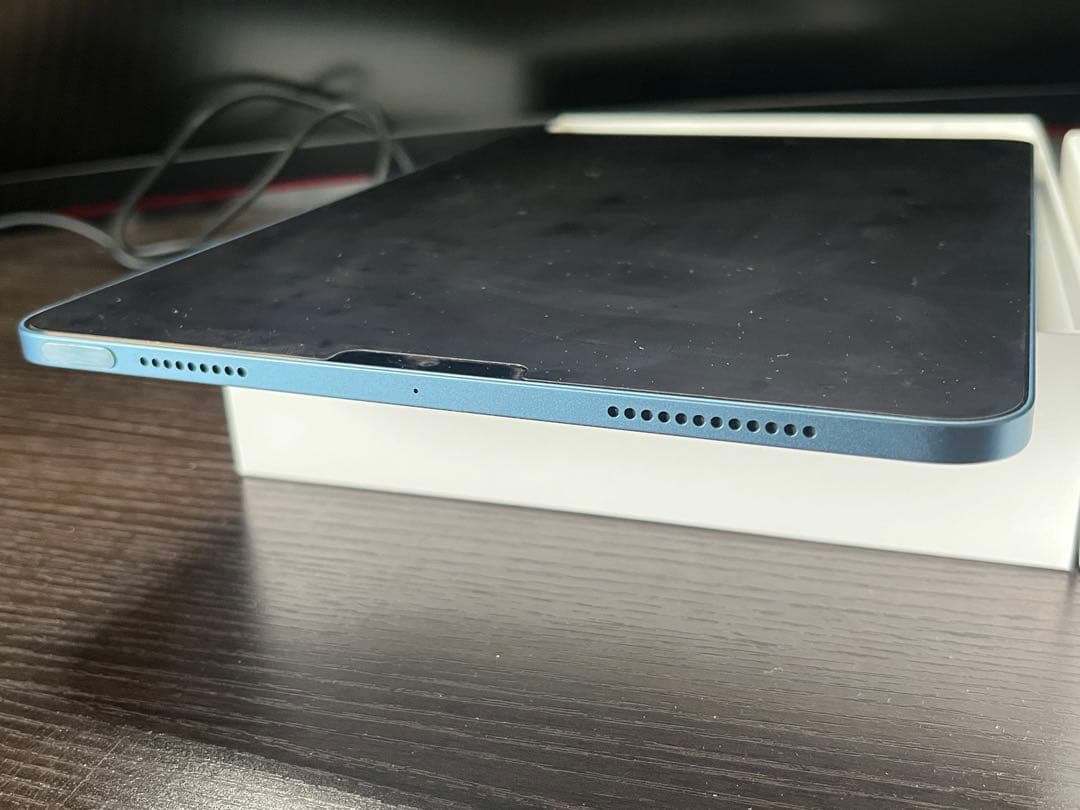 美品【本体＋純正キーボード】iPad Air第5世代Wi-Fi 64GB ブルー