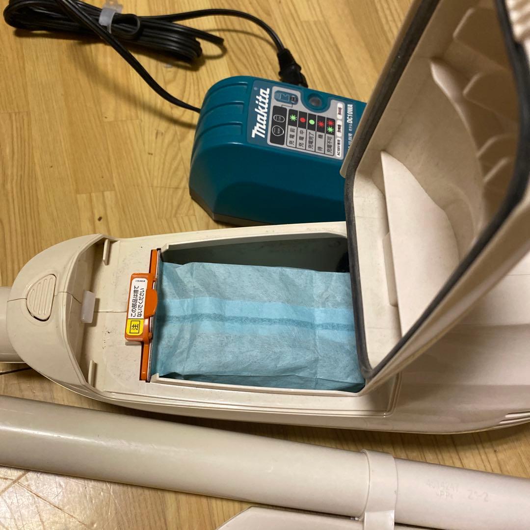マキタ充電式クリーナCL102D