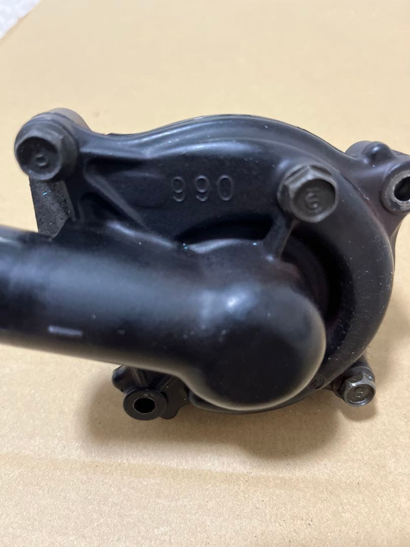 【価格相談可】GPZ900R 純正ウォーターポンプ　A16外し