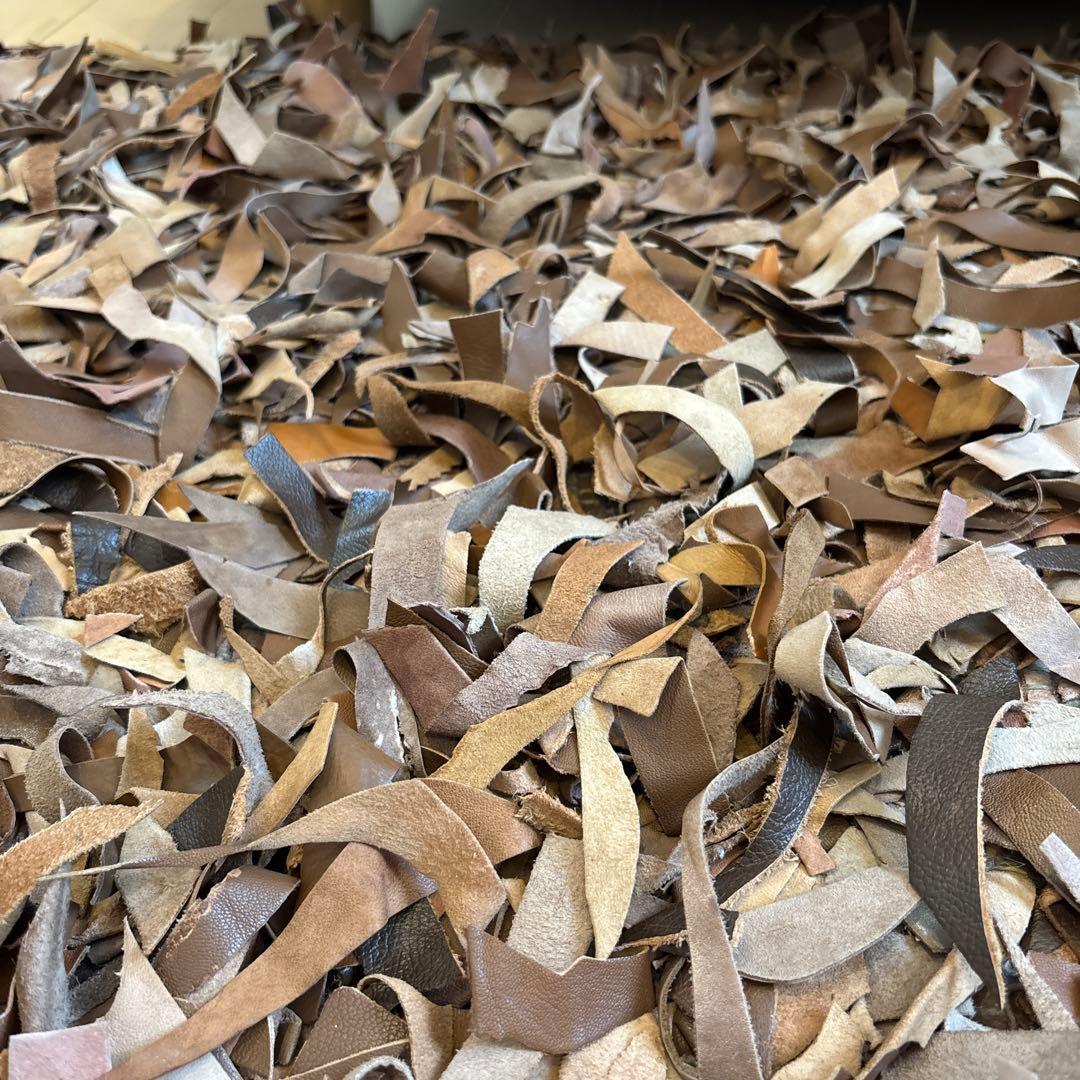 お値下げしました＊メンズライクインテリアに＊インダストリアルリサイクルレザーラグ