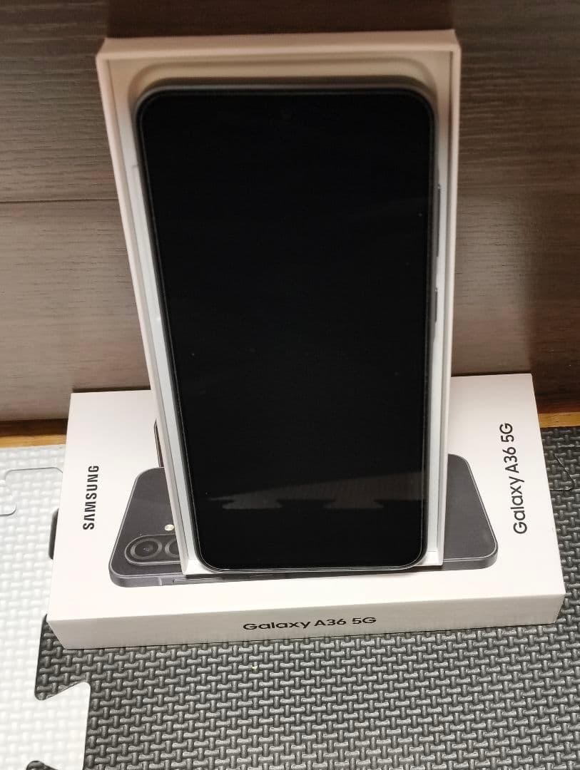 Samsung Galaxy A36 5G 本体とケース