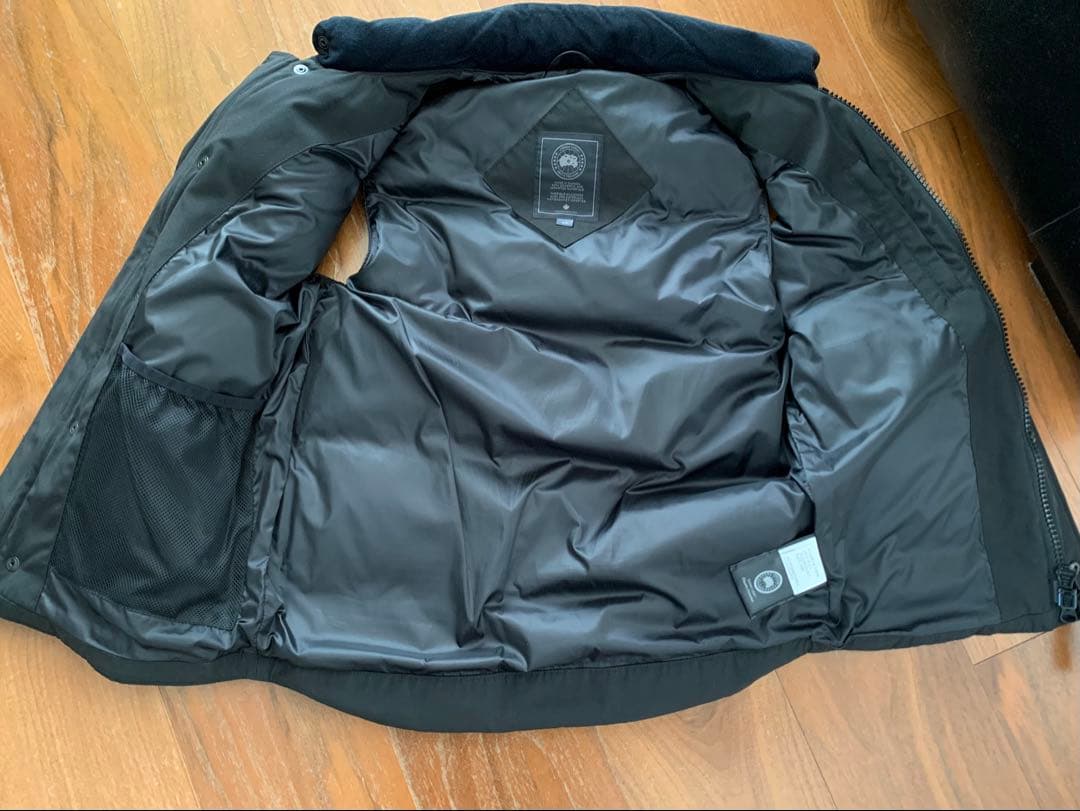 カナダグースダウンベスト　ブラックレーベル4154MB