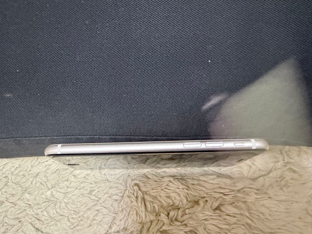 (本日限定値引き中)iPhone SE 第3世代　64GB 白色