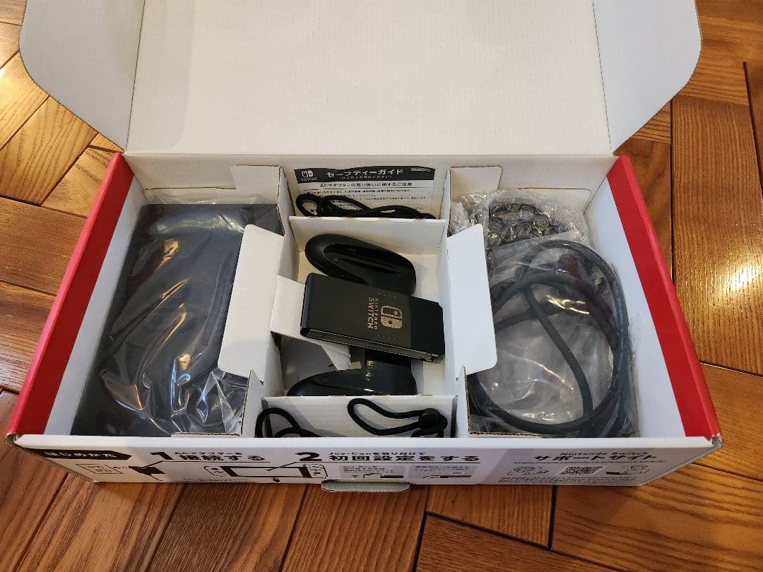 【美品】Nintendo Switch本体+おまけ(ケース、ハンドル)