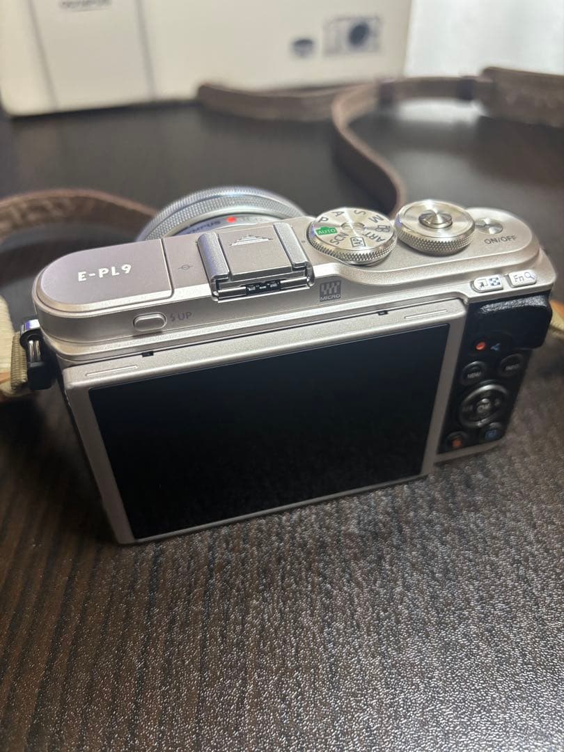 OLYMPUS PEN E-PL9 ミラーレス一眼