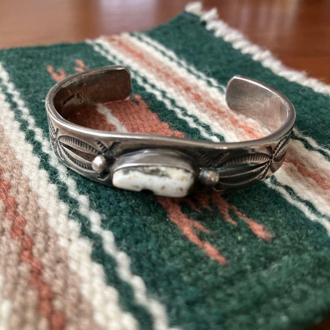 ホワイトバッファロー　バングル