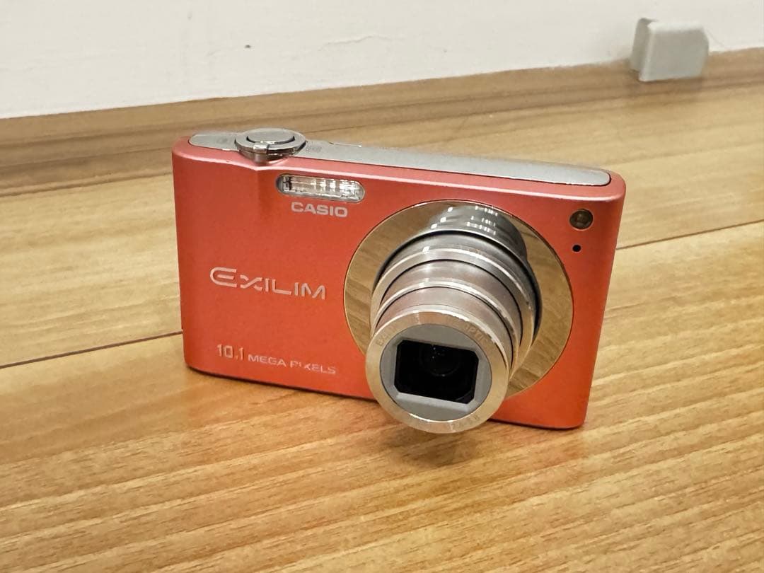 CASIO EXILIM 10.1メガピクセル コンパクトデジタルカメラ