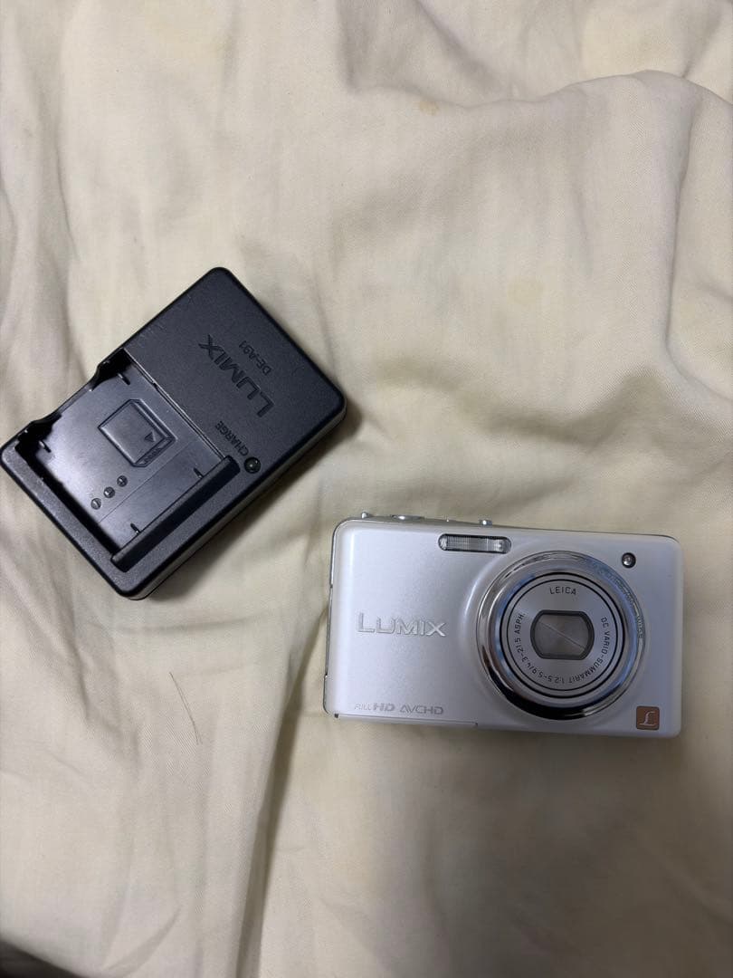 LUMIX DMC-FX77ホワイト バッテリーチャージャー付き