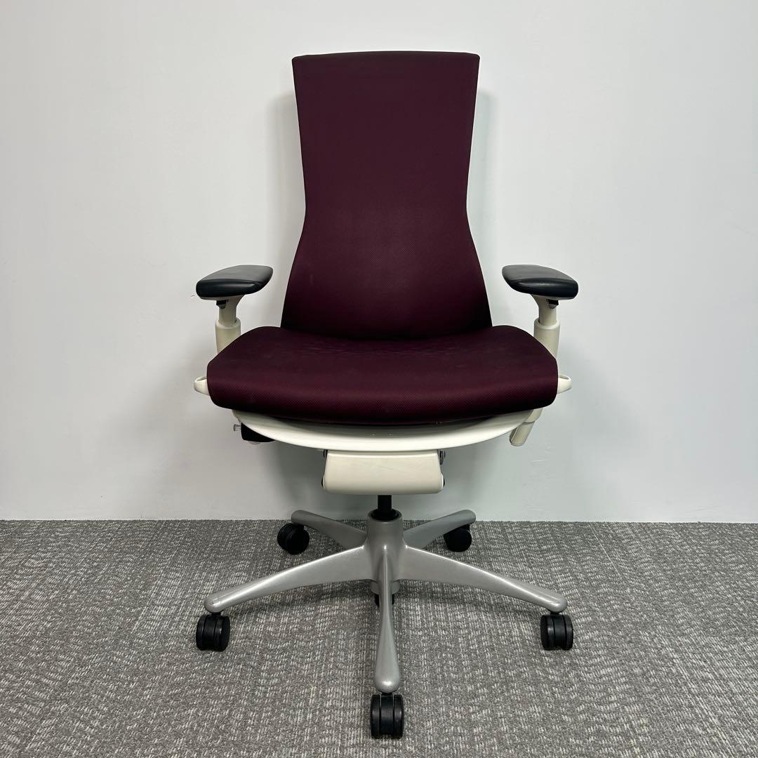 ②エンボディチェア ハーマンミラー ホワイト Embody えんじ色系