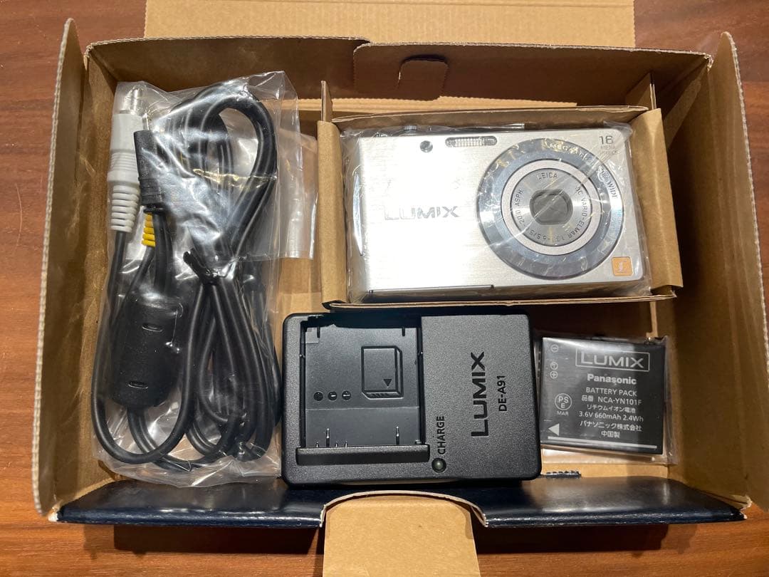 【新品未使用】パナソニック　DMC-FH5 LUMIX シルバー