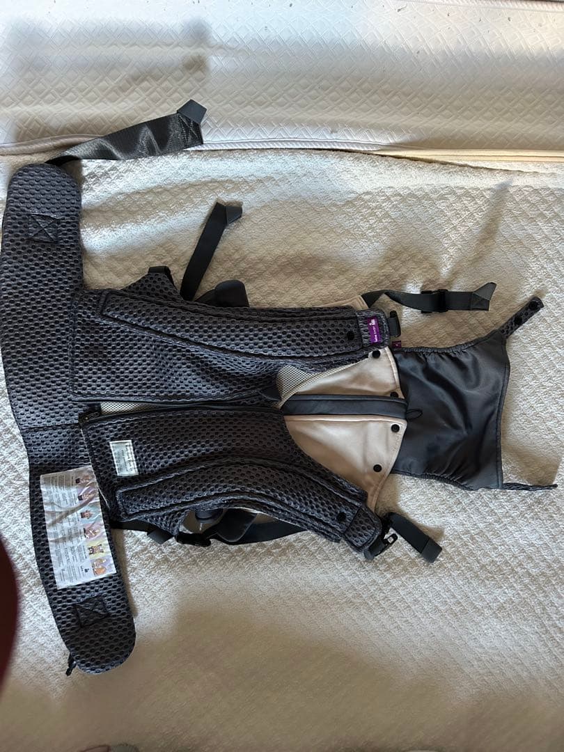 抱っこ紐 メッシュ 黒 ベージュ　べべスワン