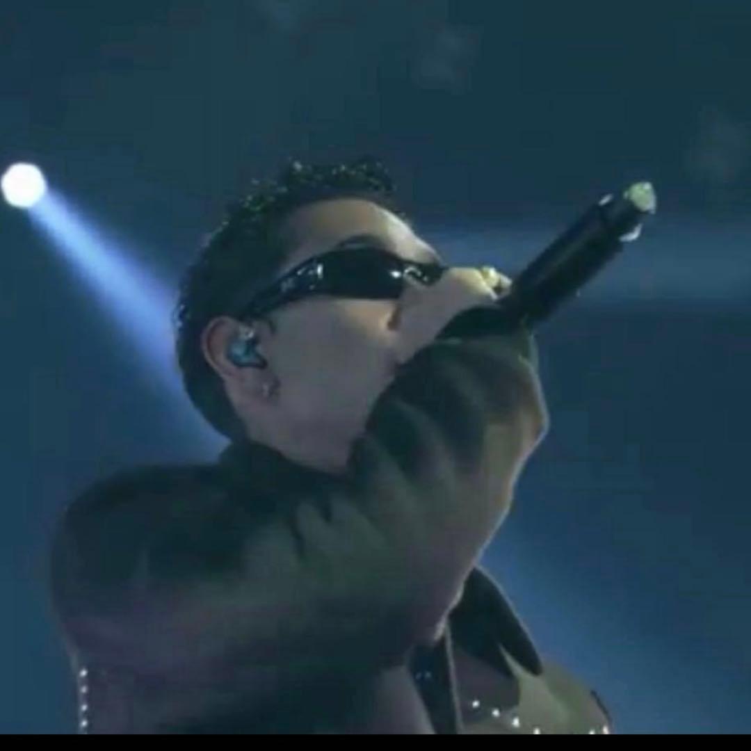 helix LOGO SUNGLASSES BLACK io着用