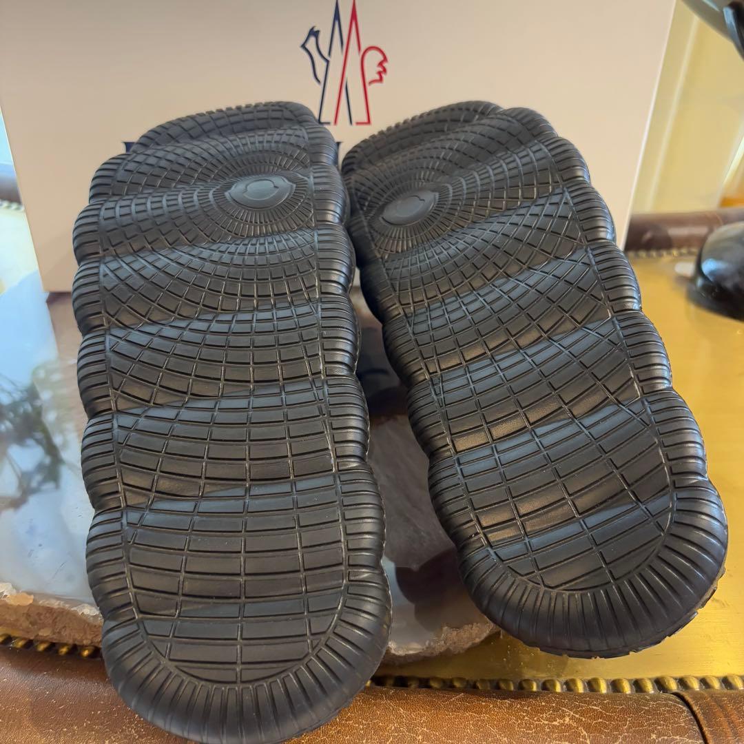【新品完売サイズ】MONCLER Liloサンダル ブラック　25cm