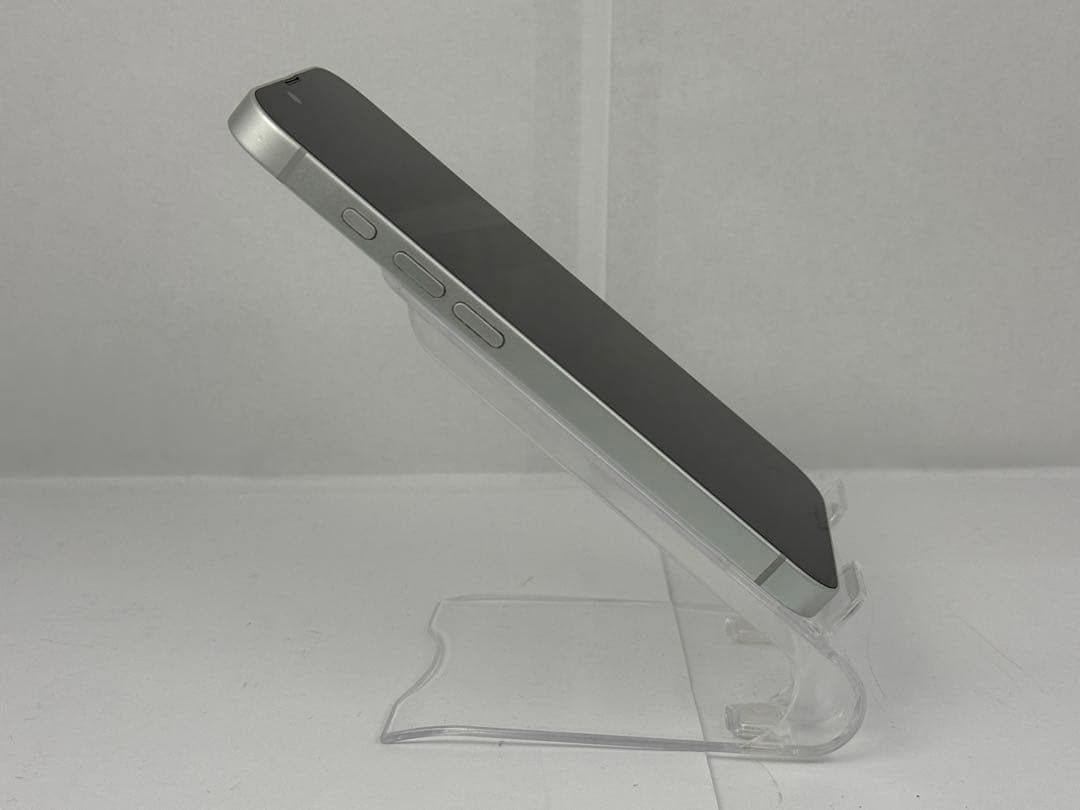 iPhone16e 128GB ホワイト　海外版　SIMフリー　SIMロック無し