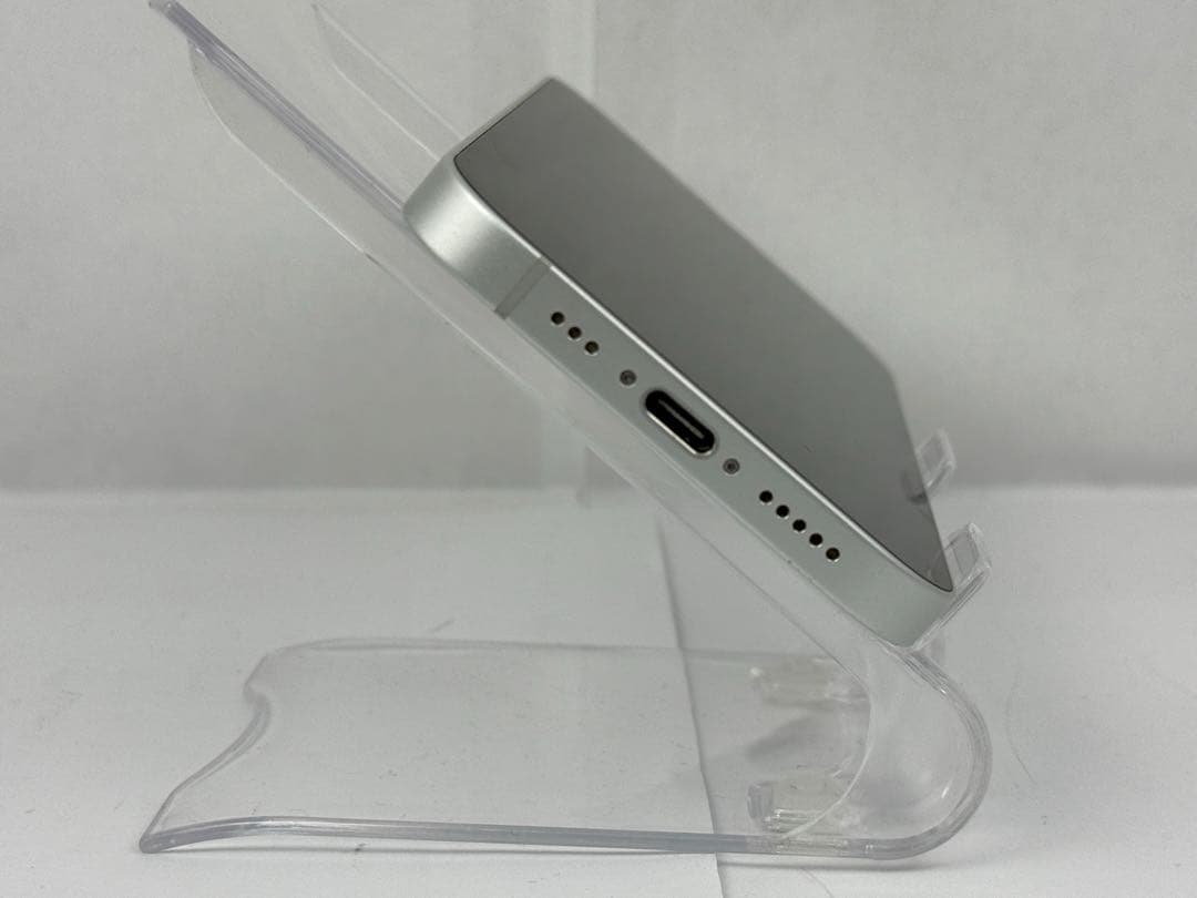 iPhone16e 128GB ホワイト　海外版　SIMフリー　SIMロック無し