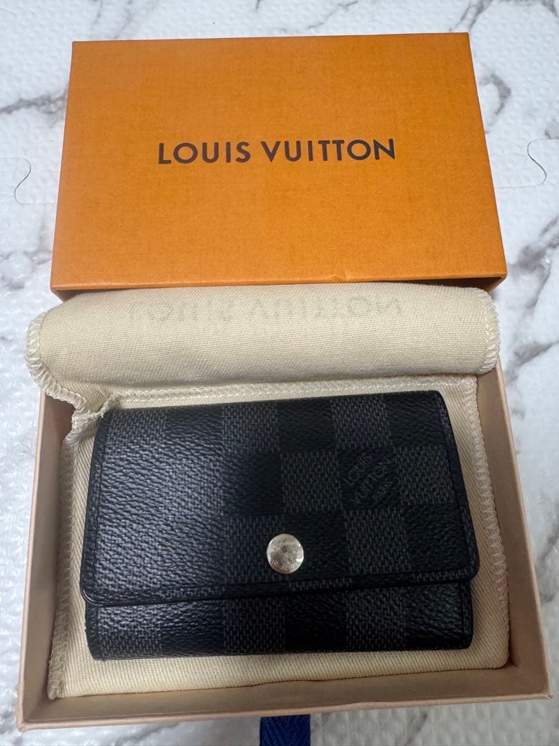 LOUIS VUITTON エピレザー ブラックキーケース