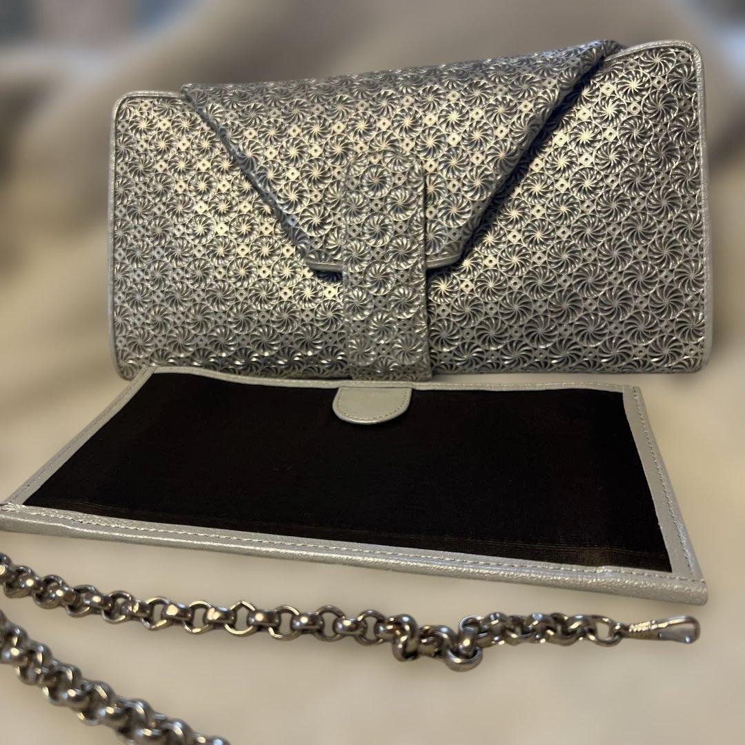 HIROKO HAYASHI シルバー クラッチバッグ