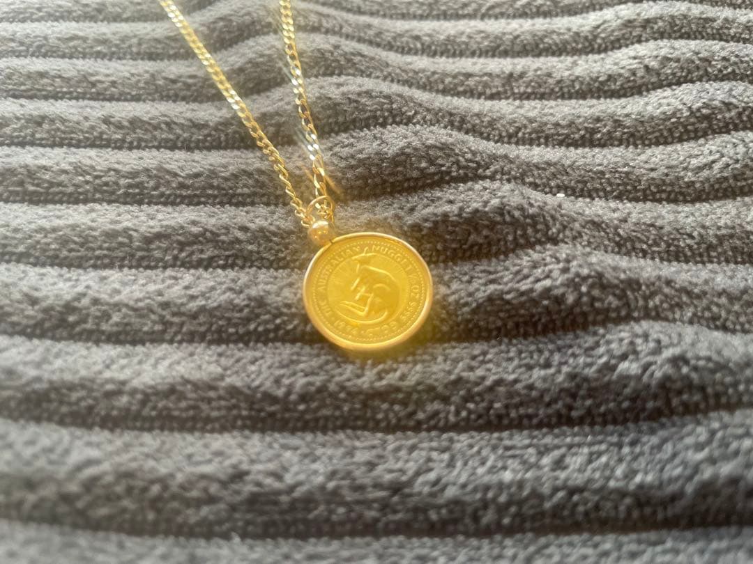 ゴールド 型ペンダント ネックレス