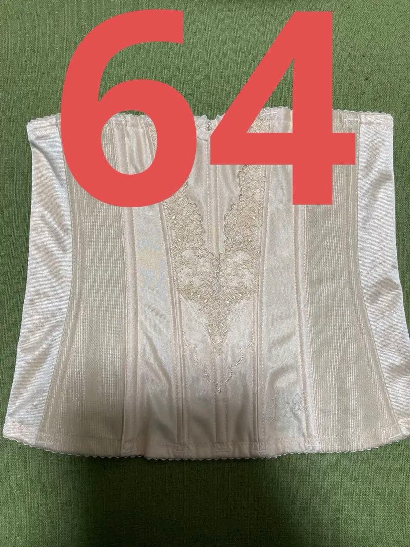 【なち】FOUR SIS & CO. ブライダルインナー