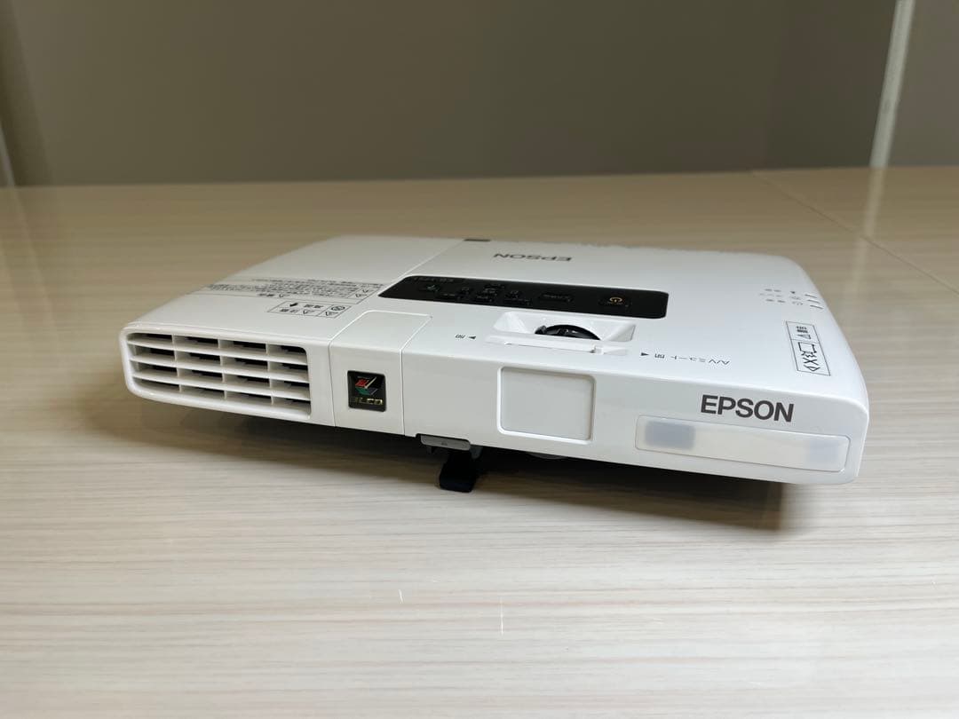 EPSON プロジェクター　EB-1751 ビジネス/ホーム兼用
