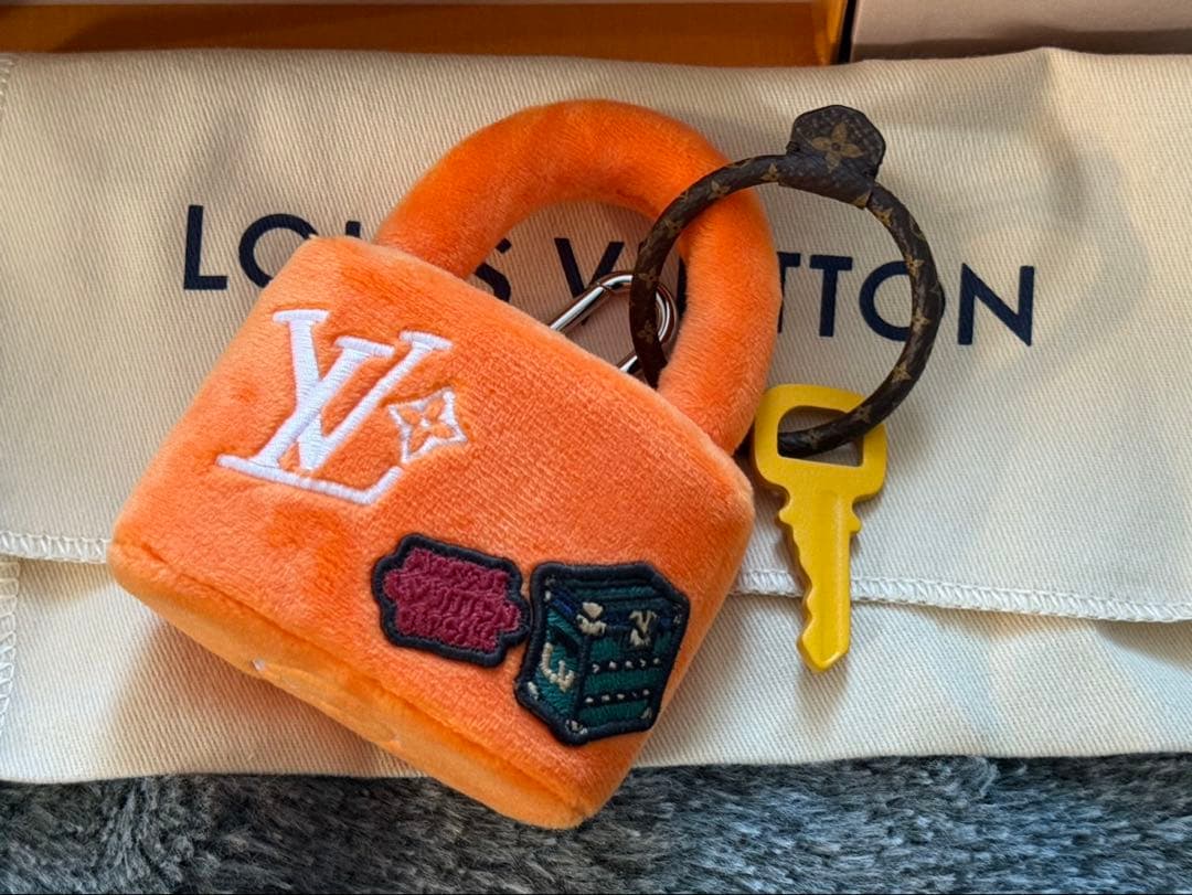 VUITTON シーズン限定品 レアチャーム2種セット　新品