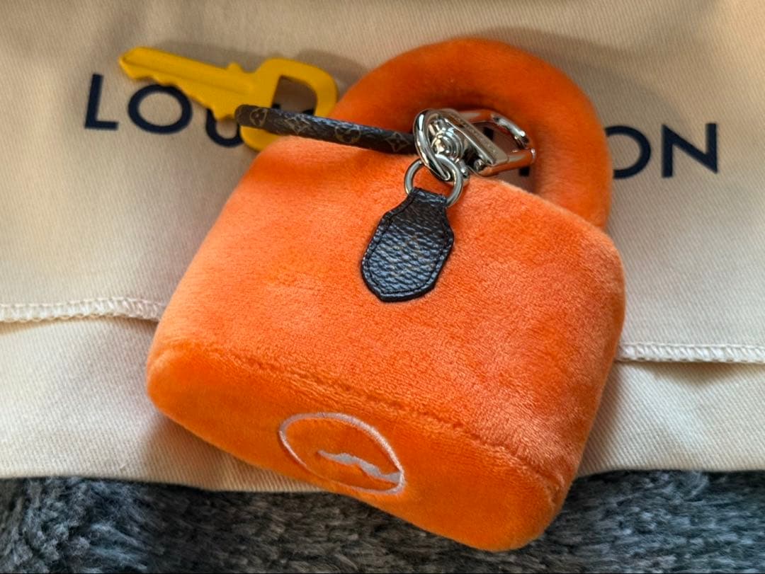 VUITTON シーズン限定品 レアチャーム2種セット　新品