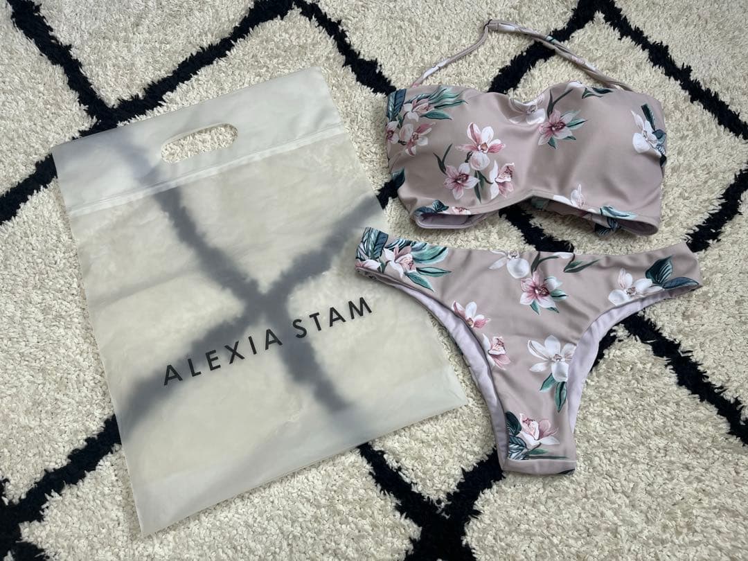 アリシアスタン水着 L