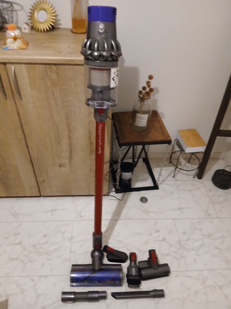 く*ら様 Dyson V10 Fluffy+ 本体一式 付属品多数 動作確認済