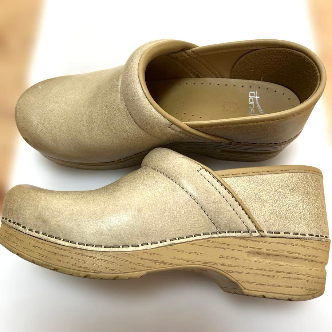 dansko プロフェッショナル　サンド　ベージュ レザークロッグサンダル 38