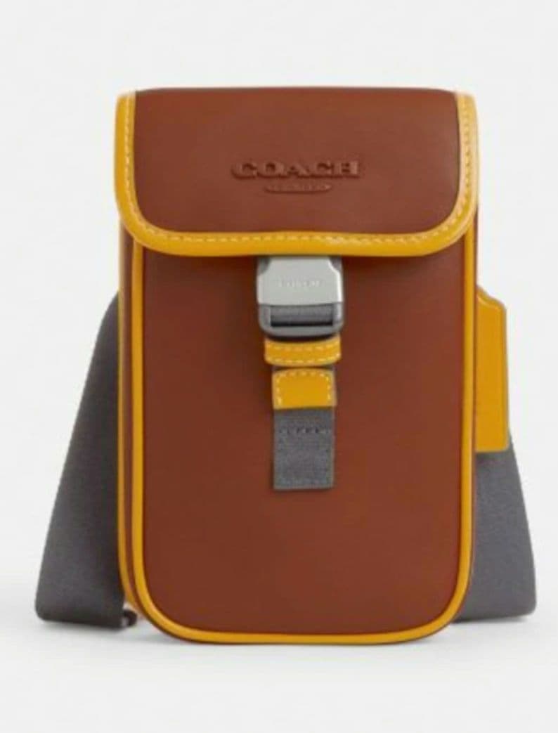 レーサーフォーン　クロスボディ　バッグ　coach 新品未使用　レザー　ブラウン