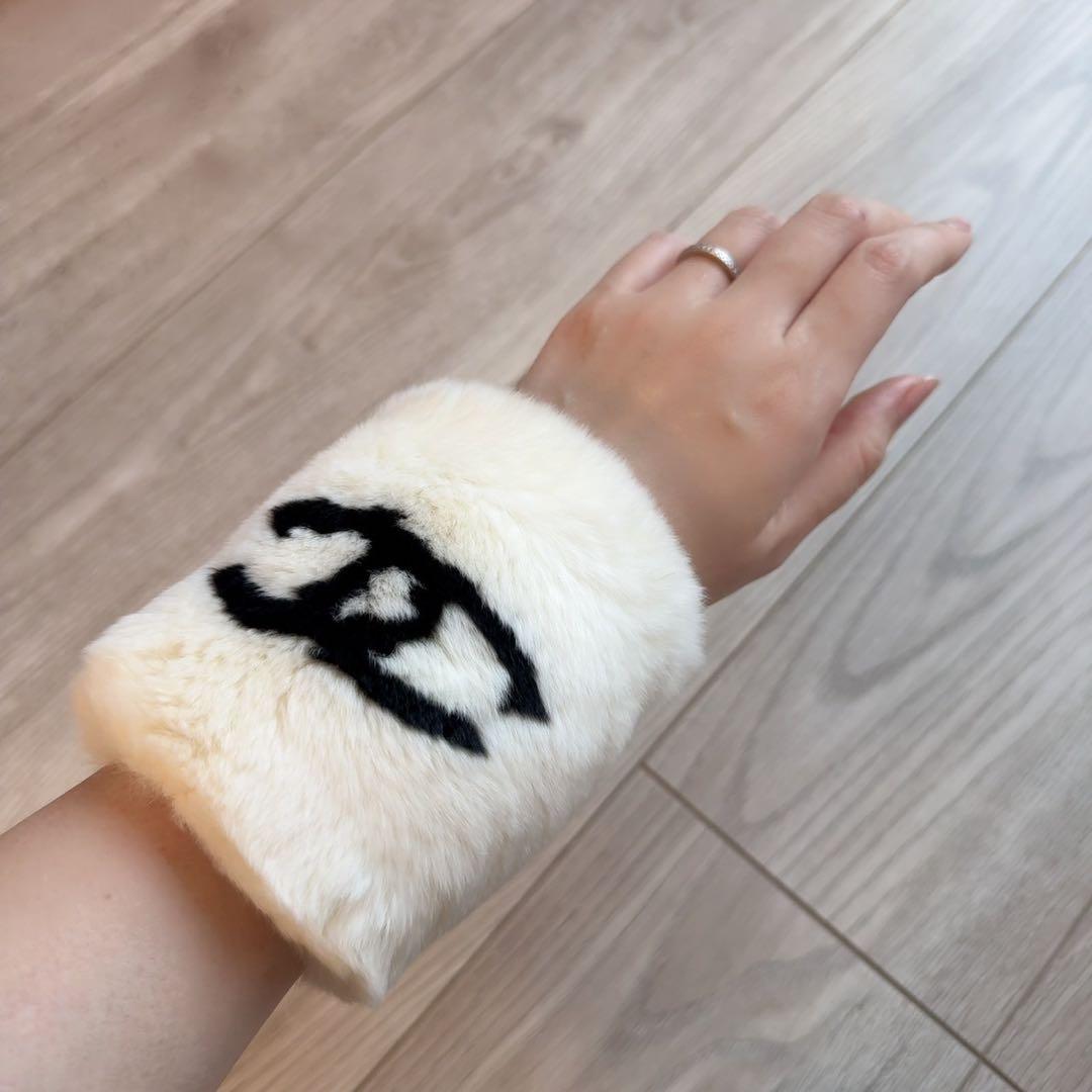 CHANEL シャネル リストバンド ラパン ココマーク 白 ラビットファー