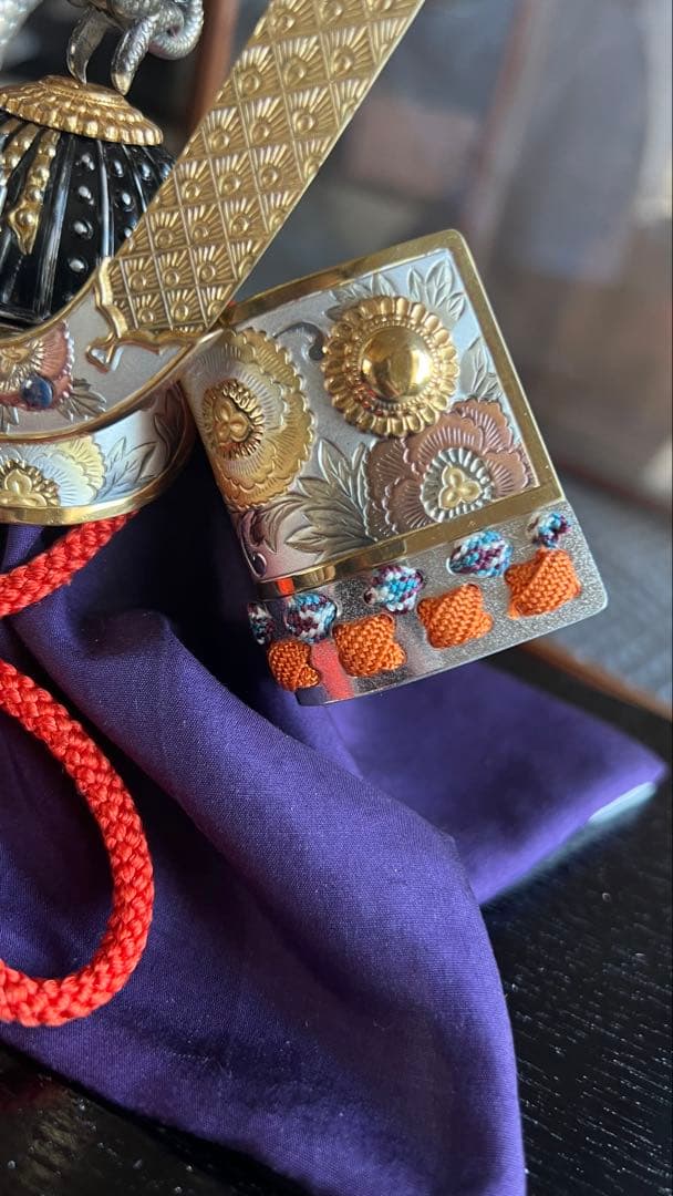 純銀 兜 (剣付) 銀細工 関工芸 武比古 ケース飾り