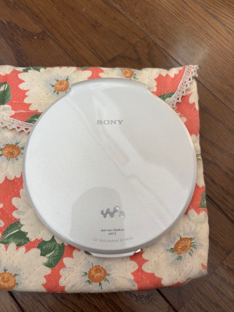 ポータブルプレーヤー SONY CD WALKMAN D-NE20