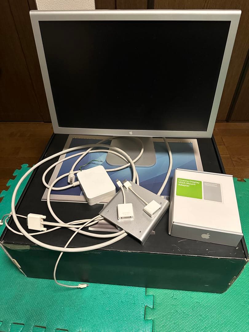 激レア純正VESA付き　Apple Cinema Display 20