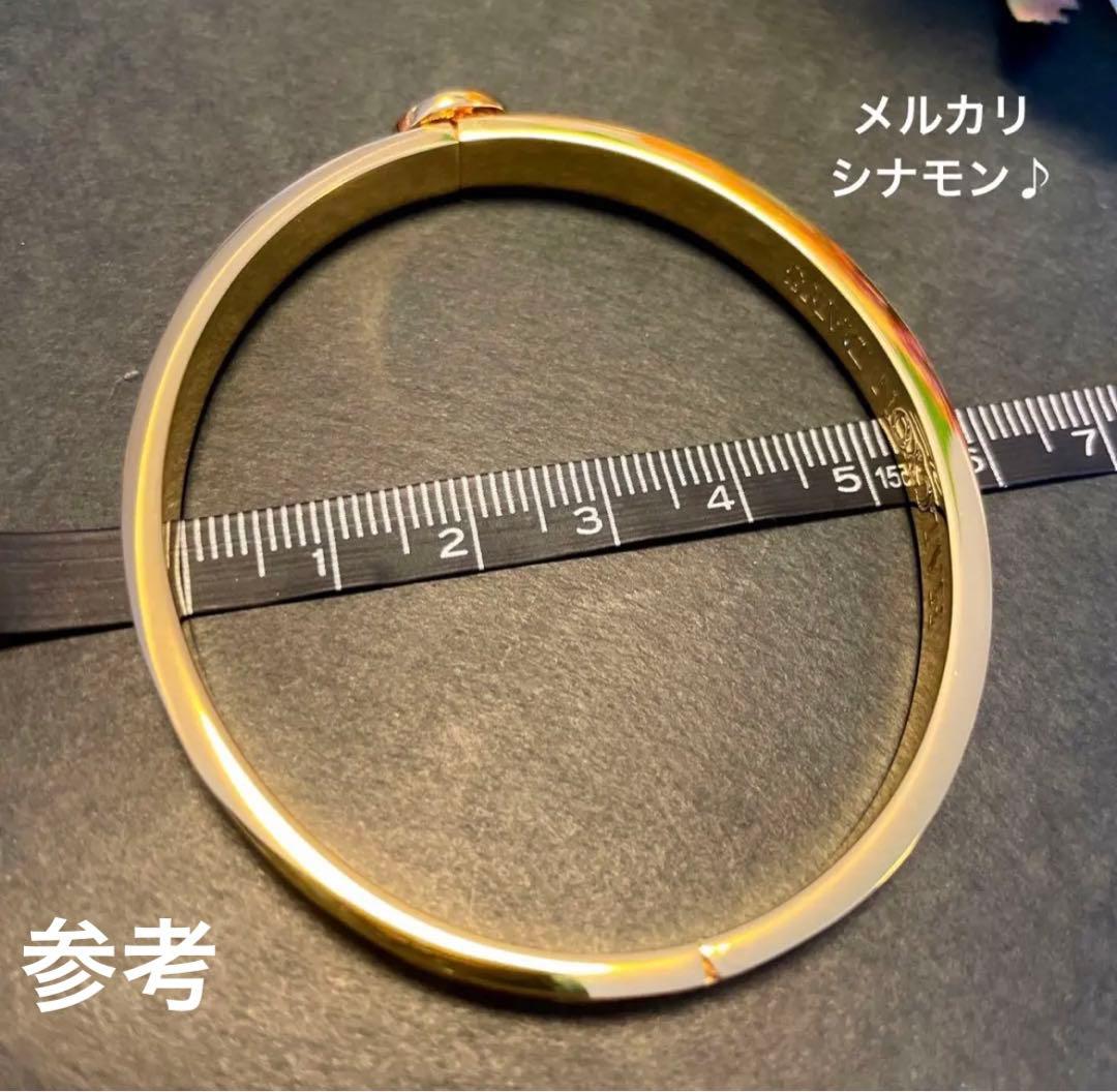 ハルシオンデイズ　プラチナジュビリー 　バングル　エリザベス女王　ホワイト