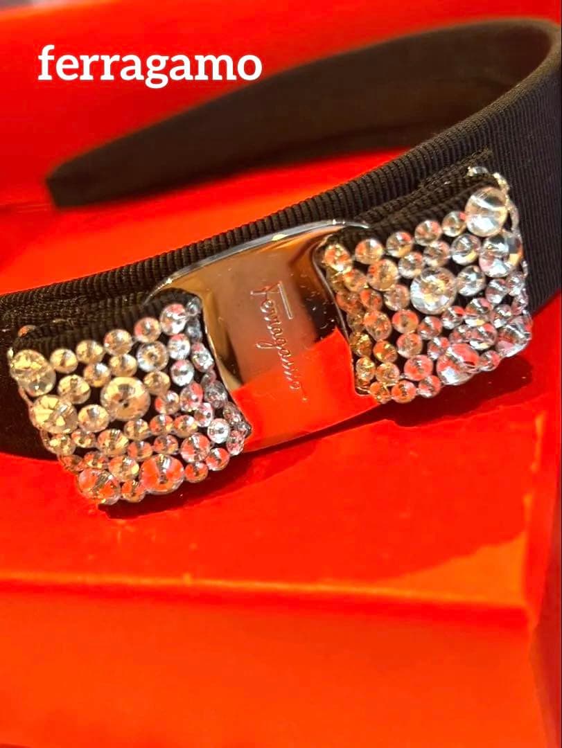 ferragamo フェラガモ　ストーン　カチューシャ　紙袋2枚付き