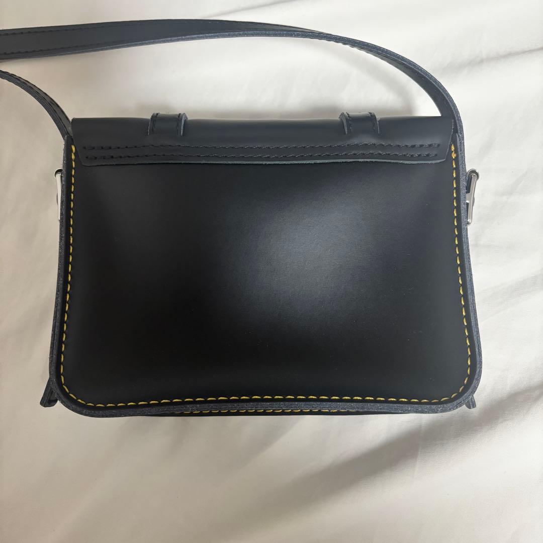 Dr. Martens サッチェルバック7インチ