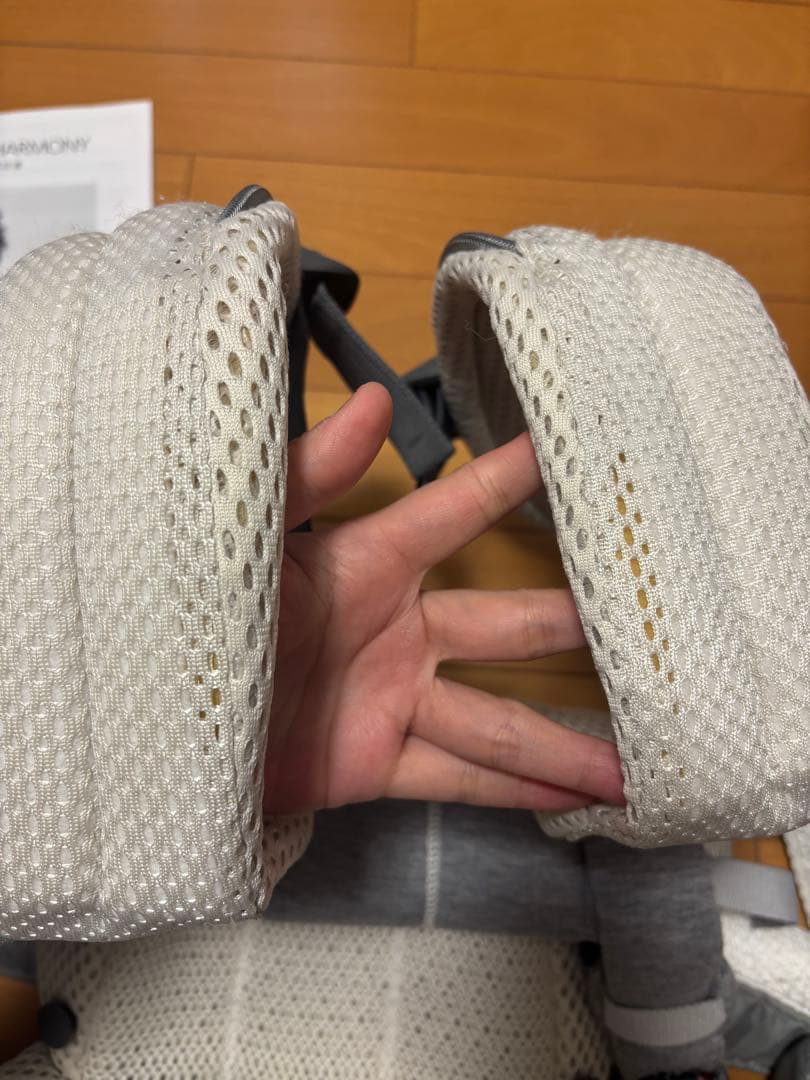 あや　最終値下げ！ベビービョルン ハーモニー 抱っこ紐 クリーム