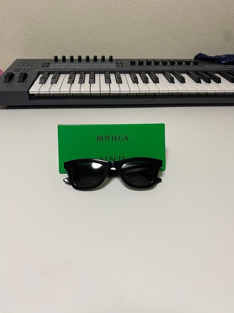 BOTTEGA VENETA ブラック サングラス