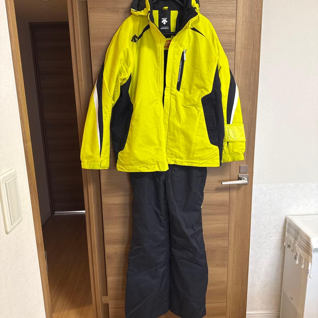 イエローと黒のスキーウェア（男性用）